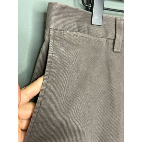 Banana Republic Men's 34" x 32" Classic Fit Chino's Straight Leg - Picture 7 of 13